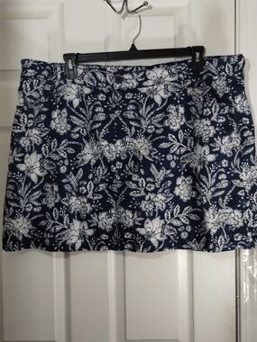 Plus Size St. John's Bay Navy and White Floral Mini Skort